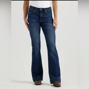 Wrangler, high-rise Bailey trouser